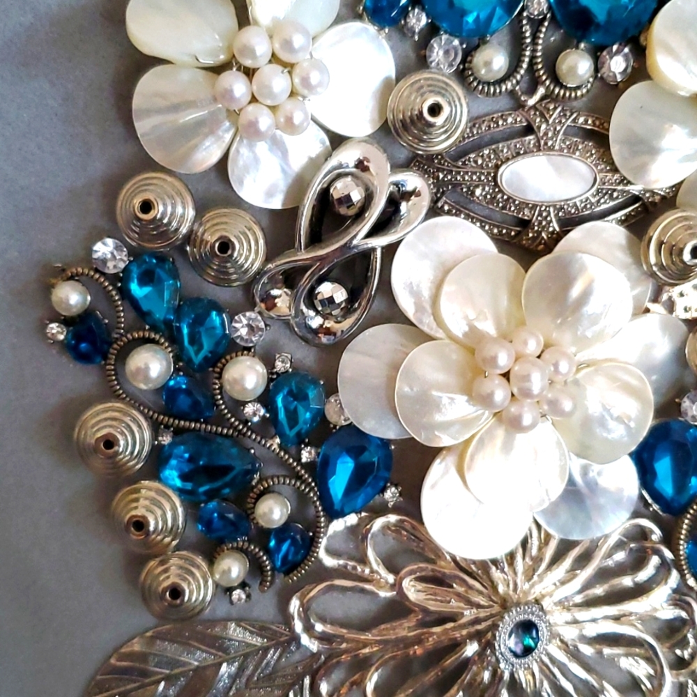 Gorgeous framed jewelry art collage - Picture 6 of 12